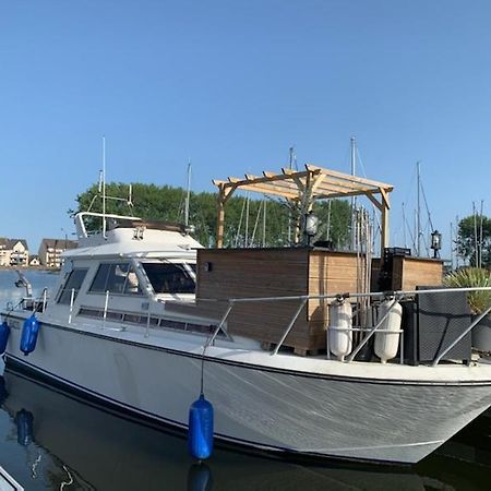 Magnifique Bateau Maison Hotell Ouistreham Exteriör bild