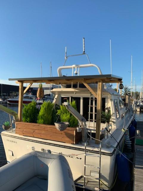Magnifique Bateau Maison Hotell Ouistreham Exteriör bild