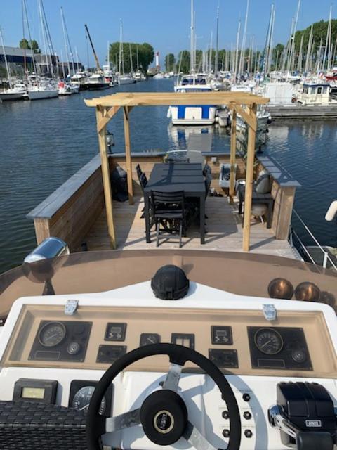 Magnifique Bateau Maison Hotell Ouistreham Exteriör bild