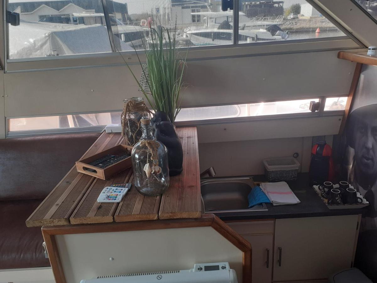 Magnifique Bateau Maison Hotell Ouistreham Exteriör bild